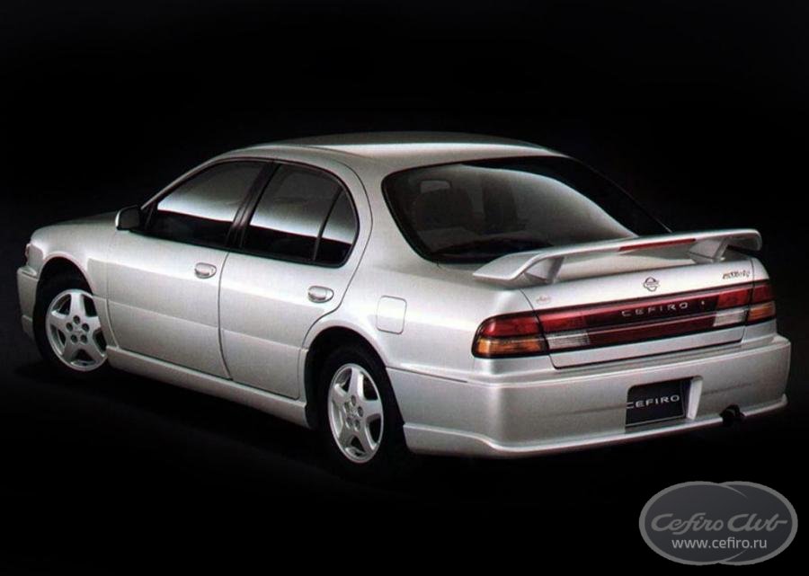 1994 Nissan Cefiro 001.jpg