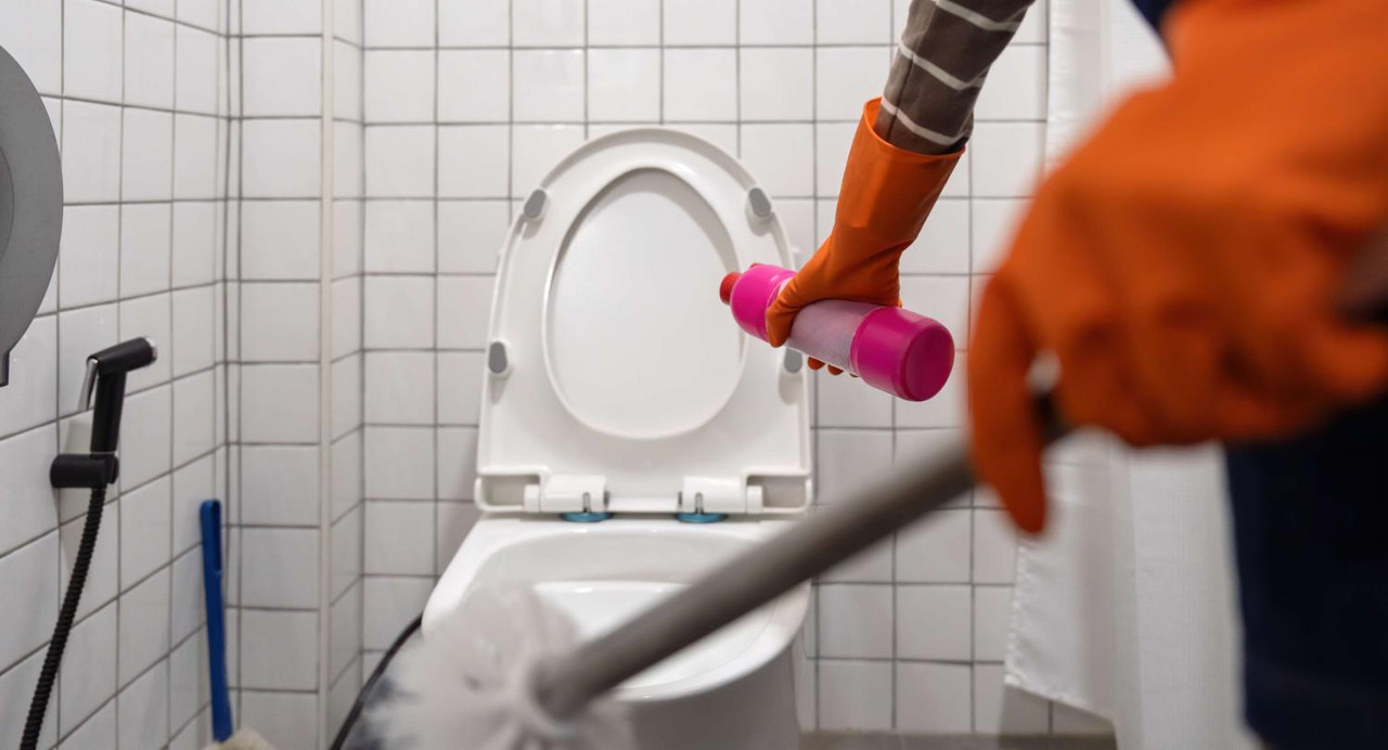 ve-sinh-toilet.jpg